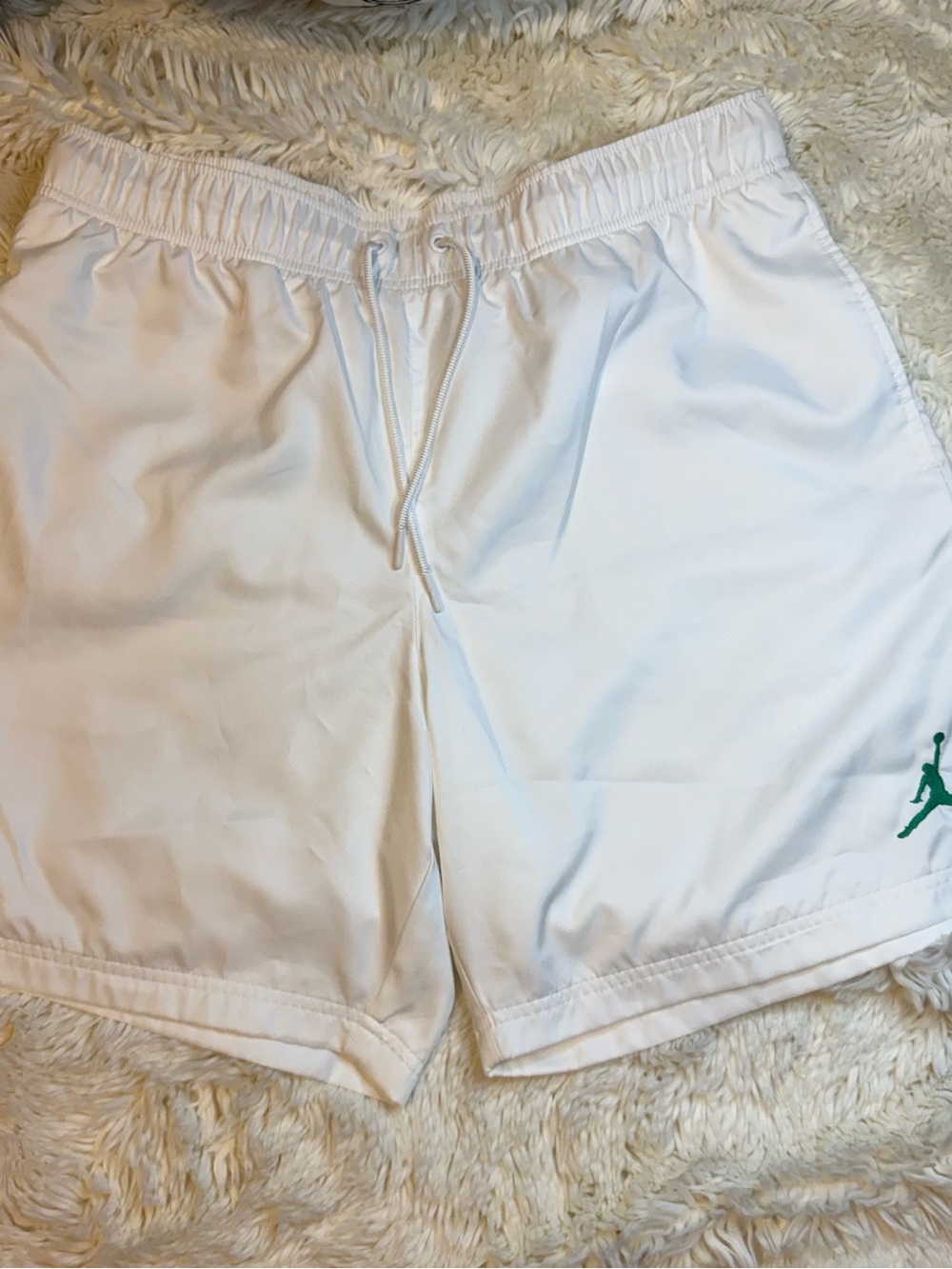 Jordan Mens size Large White lounge Shorts Green Jumpman logo no liner 7” inseam